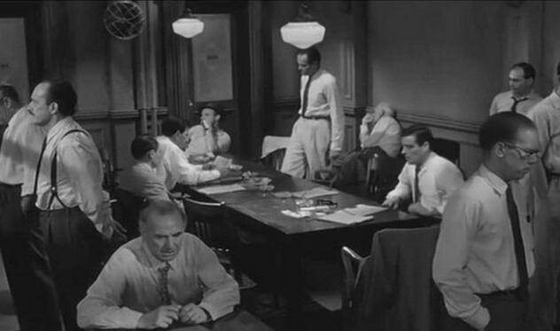 该片上映于1957年,不管是剧本还是演员,《控方证人》几乎做到了完美