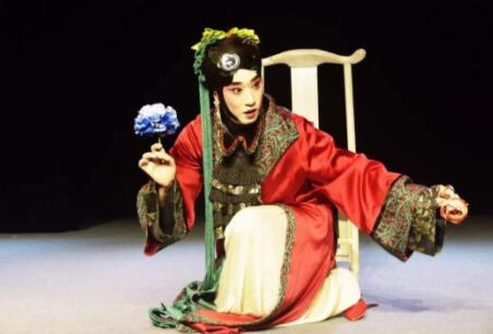 金锁记中曹七巧的性格特点是怎样的介绍